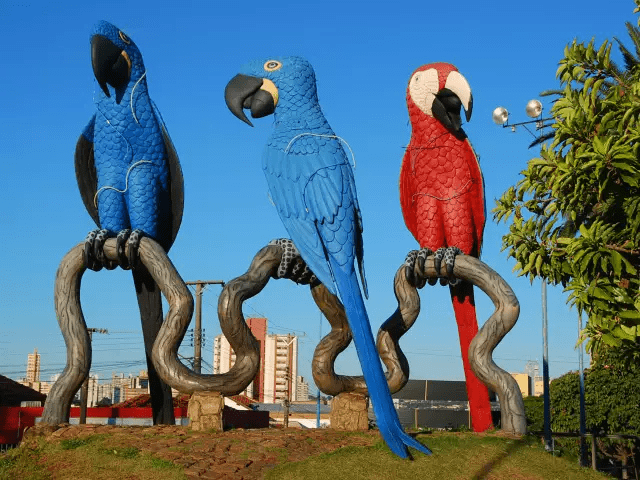 Estátuas da Praça das Araras em Campo Grande MS.